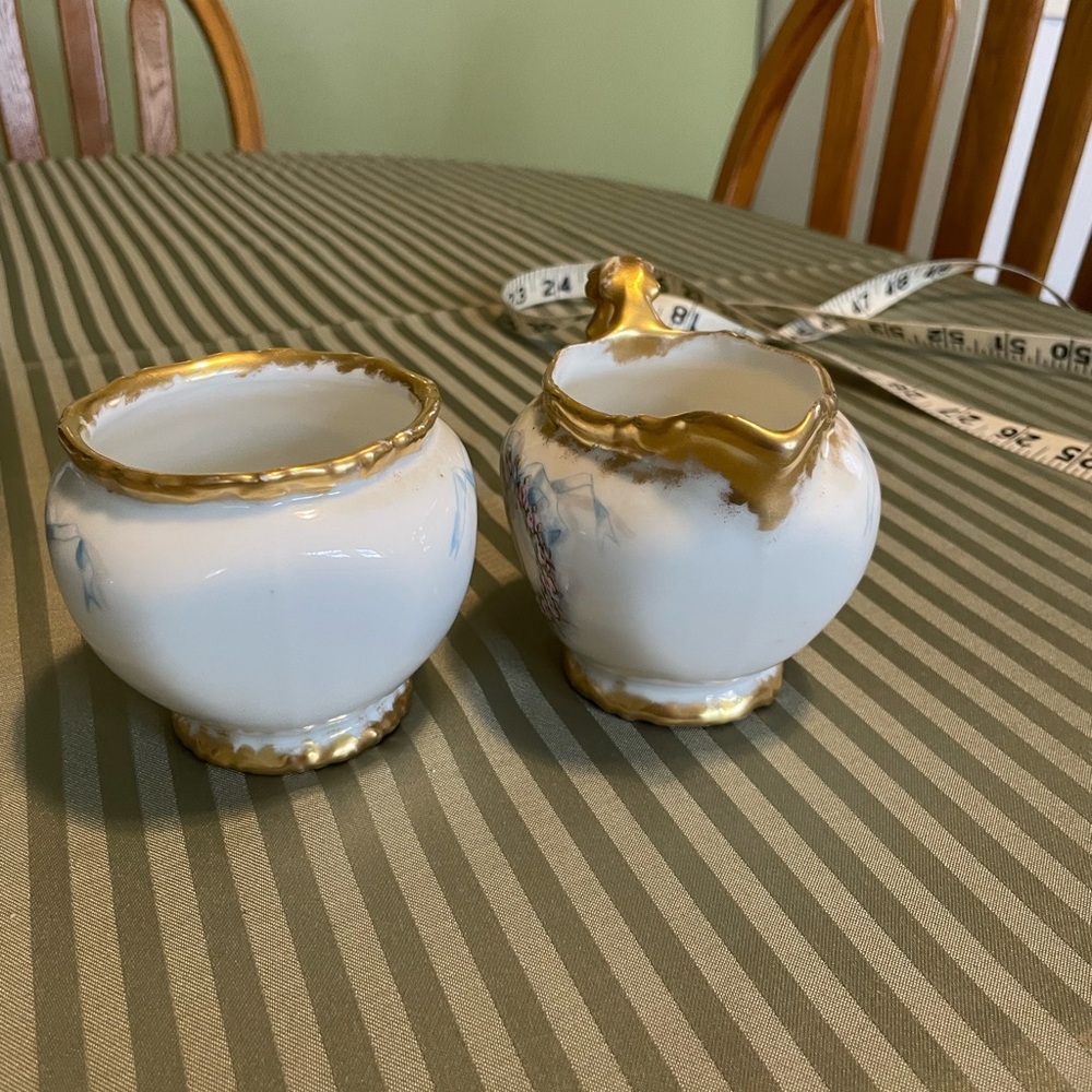 Vintage Gold-Trim Porcelain Creamer and Sugar Set with Floral Wreaths - Picture 6 of 8